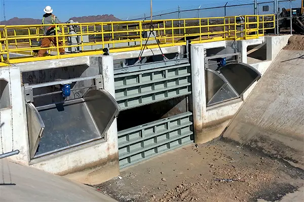 Stop logs y ataguias metalicas para control de agua