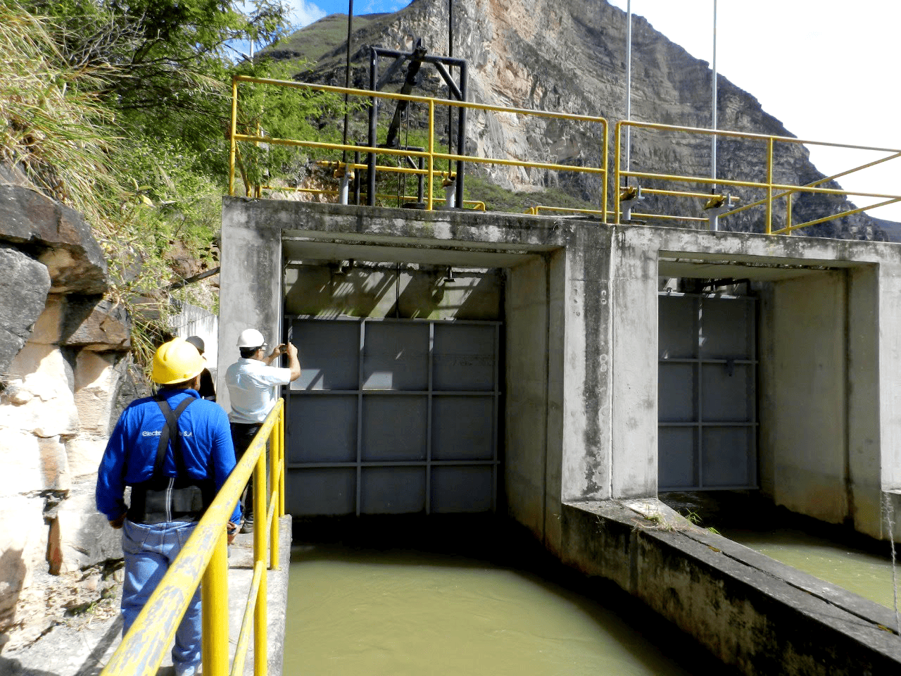 Compuertas canal vista 2