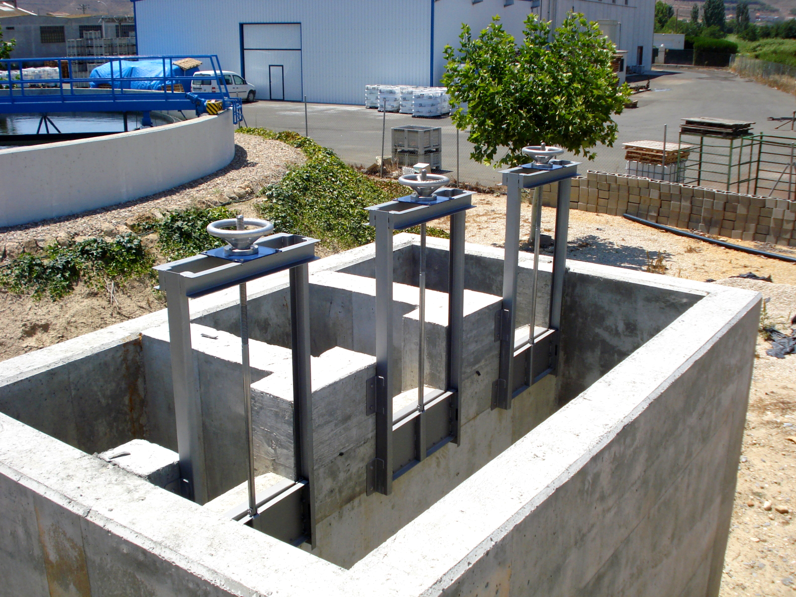 compuerta-vertedero-arcomsouth-02