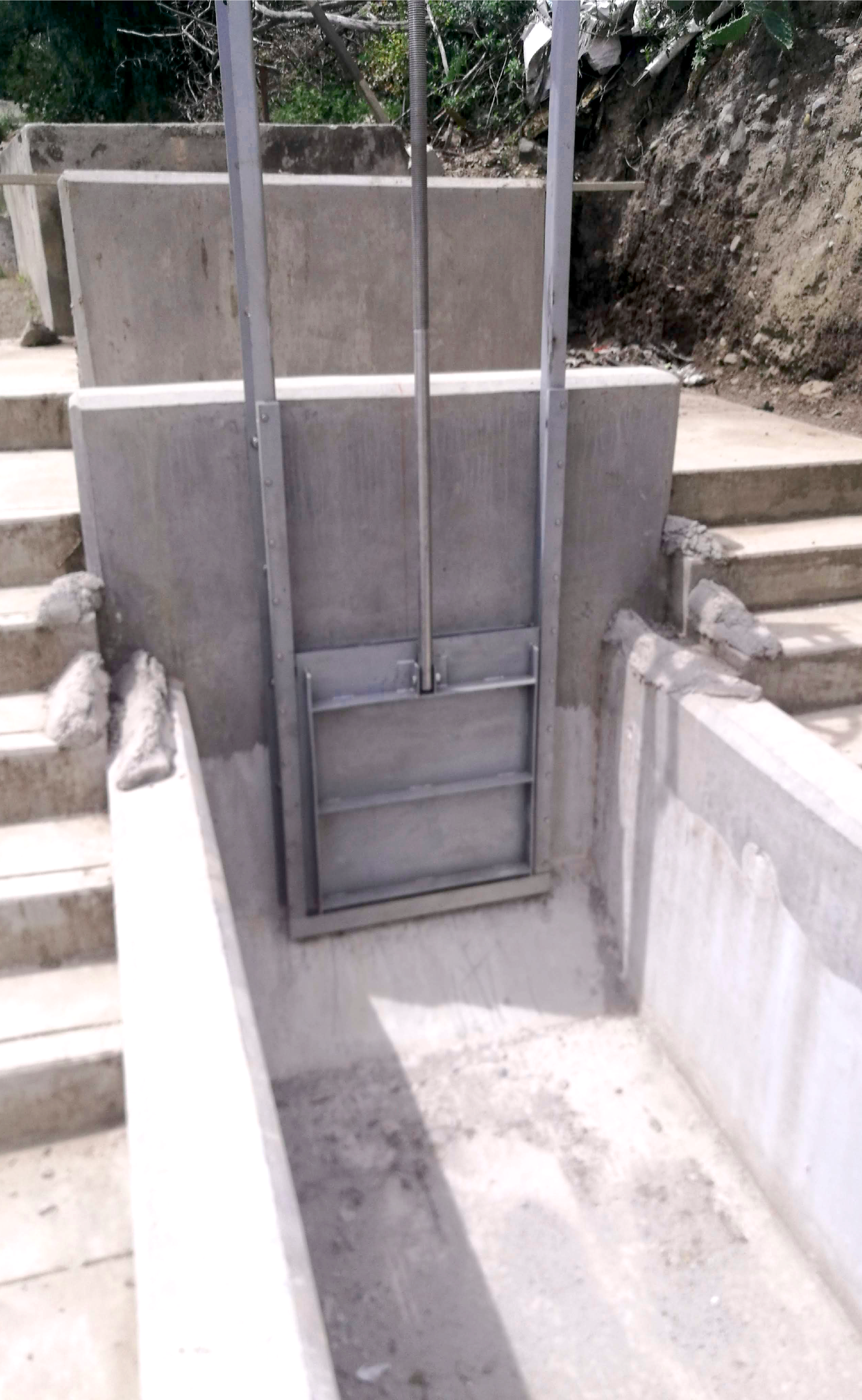 canal-compuerta-arcomsouth-03